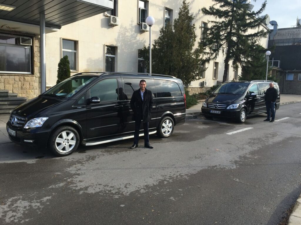 book maxi taxi in perth