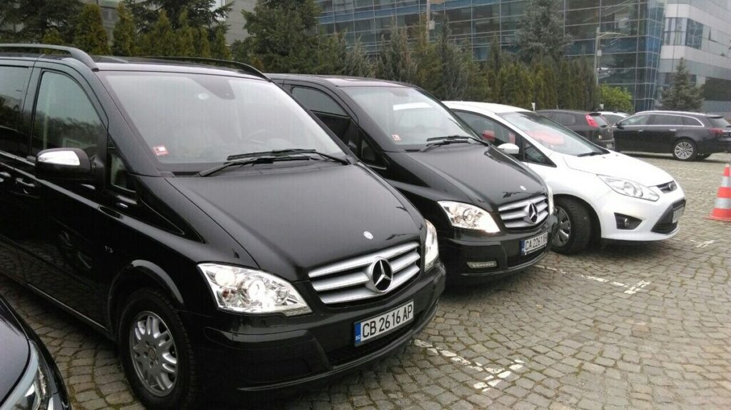 book maxi taxi in perth