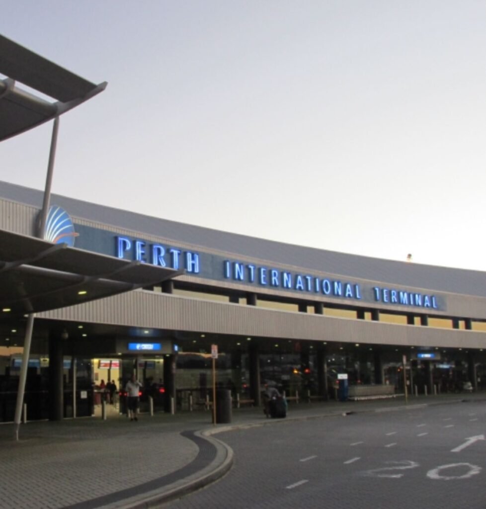 Top Reasons to Choose a Maxi Taxi in Perth for Airport Transfers & Group Travel